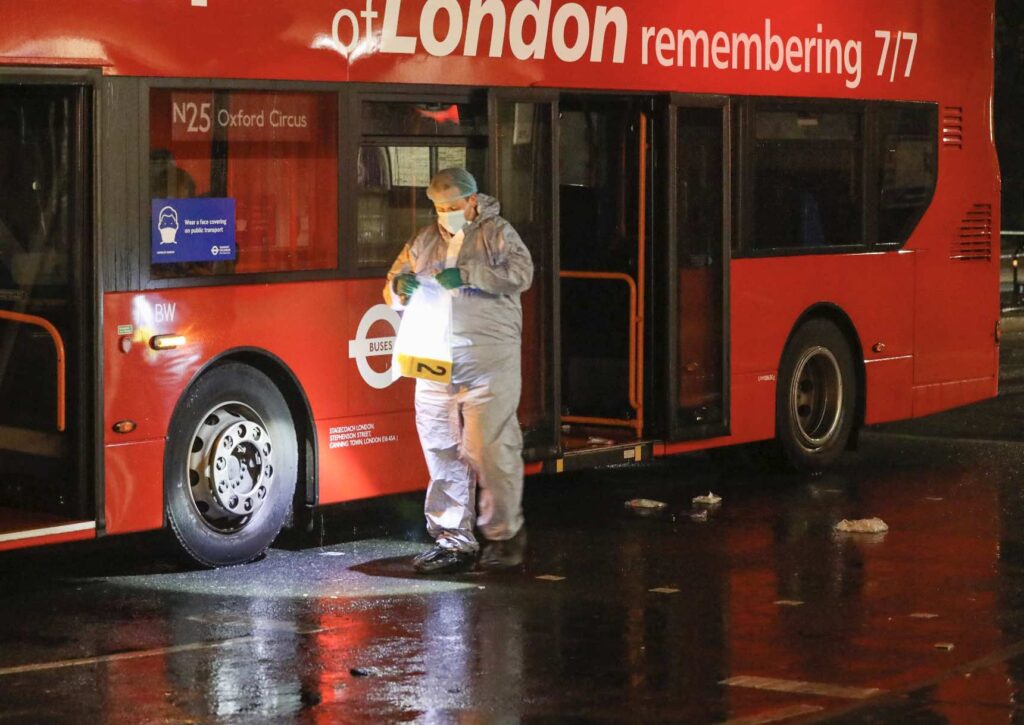 Police Are Appealing For Witnesses After Triple Stabbing  On A Night Bus In Tower Hamlets