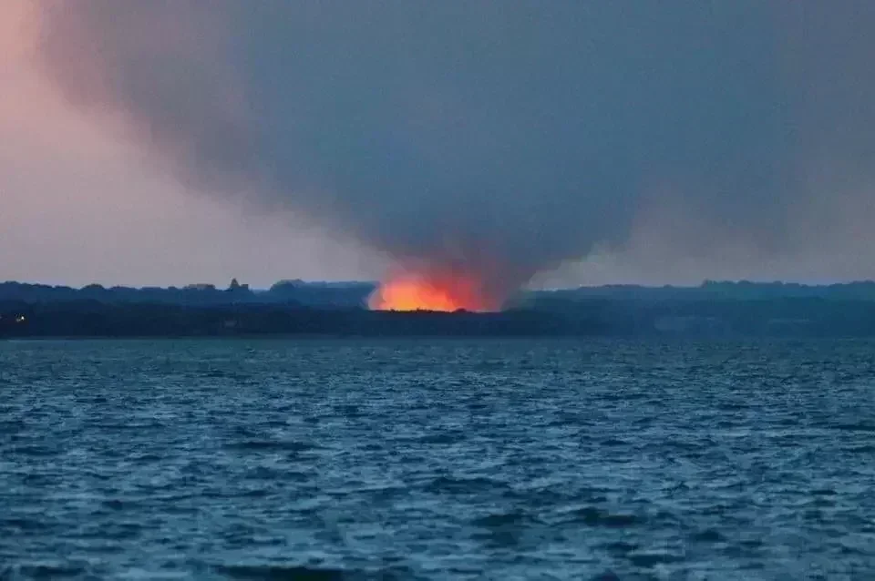 Fire crews tackle major blaze in Alver Valley in Gosport
