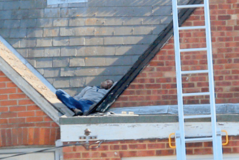 Man demands sun cream as he tries to escape police on Freshwater roof