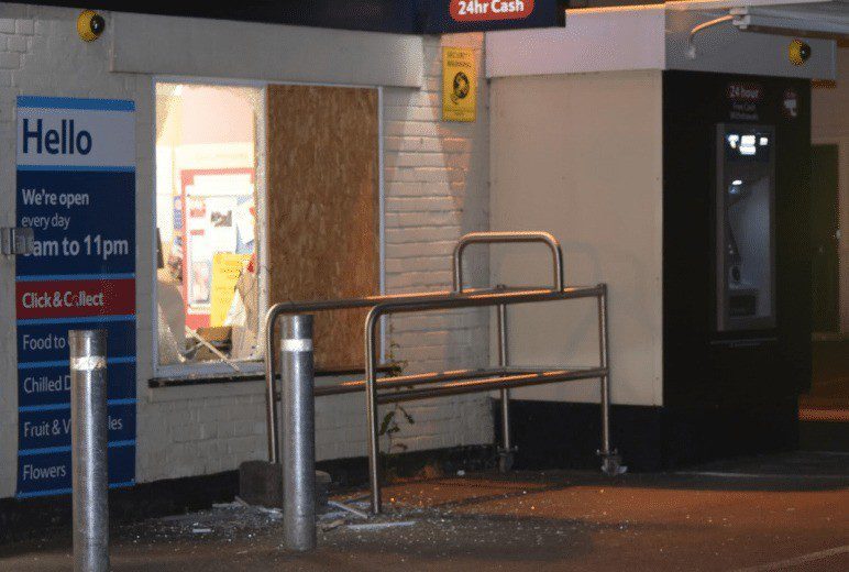 Emergency Ambulance Catches Eastleigh Smash And Grab Gang  In The Act