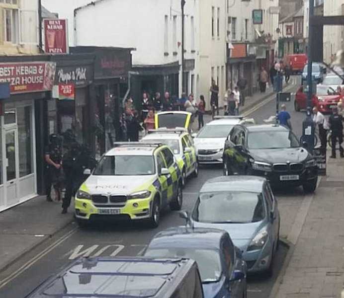 Armed Police  Lock Down Ramsgate Street after man spotted with Gun