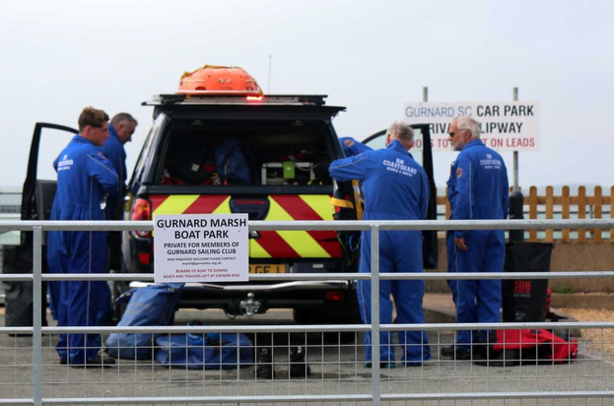 Holiday Maker Mum and Two Young Children Rescue from the Sea near Cowes