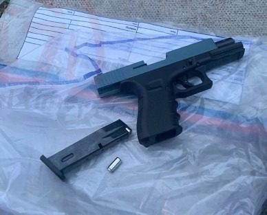 Two arrested and weapon is sized following vehicle stop in Newham