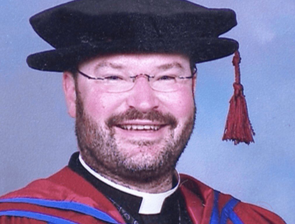 Crooked Vicar escapes  jailed after retaining funeral fees