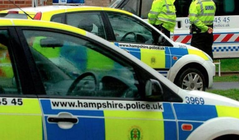 Man with crossbow arrested in Cowes