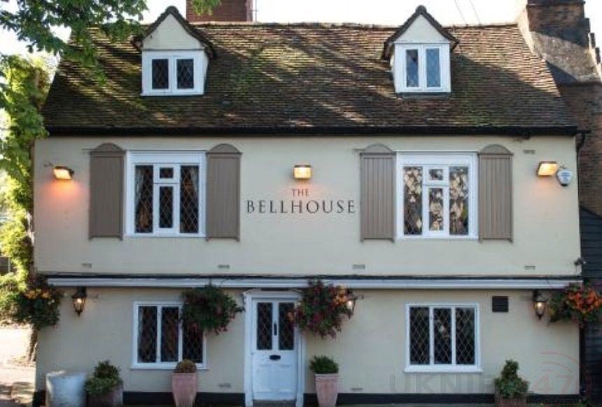 Two men have been arrested by Flying Squad detectives after they carried out a cash in transit robbery in Essex.