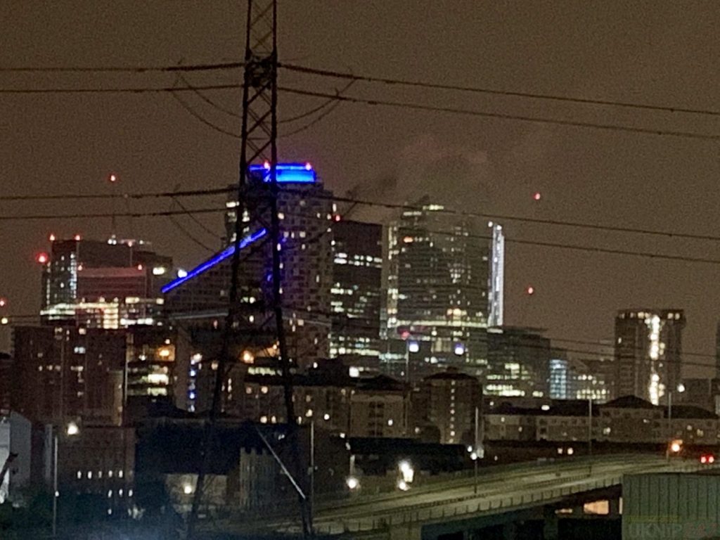Fire Crews Called To Barclays  Bank In Canary Whaft After Fire Breaks Oit