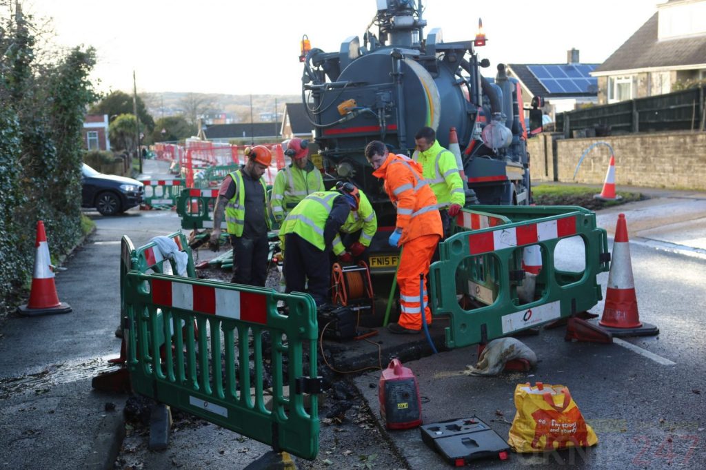 UPDATE ::Staplers Road closed in  both direction after Sewage Main Bursts