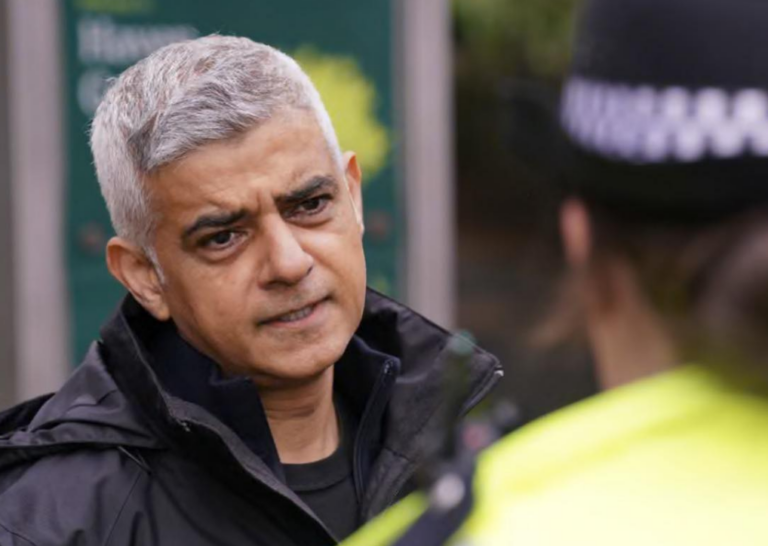 Five Met Officers Suspended After Firearms Left Bag Found in South London