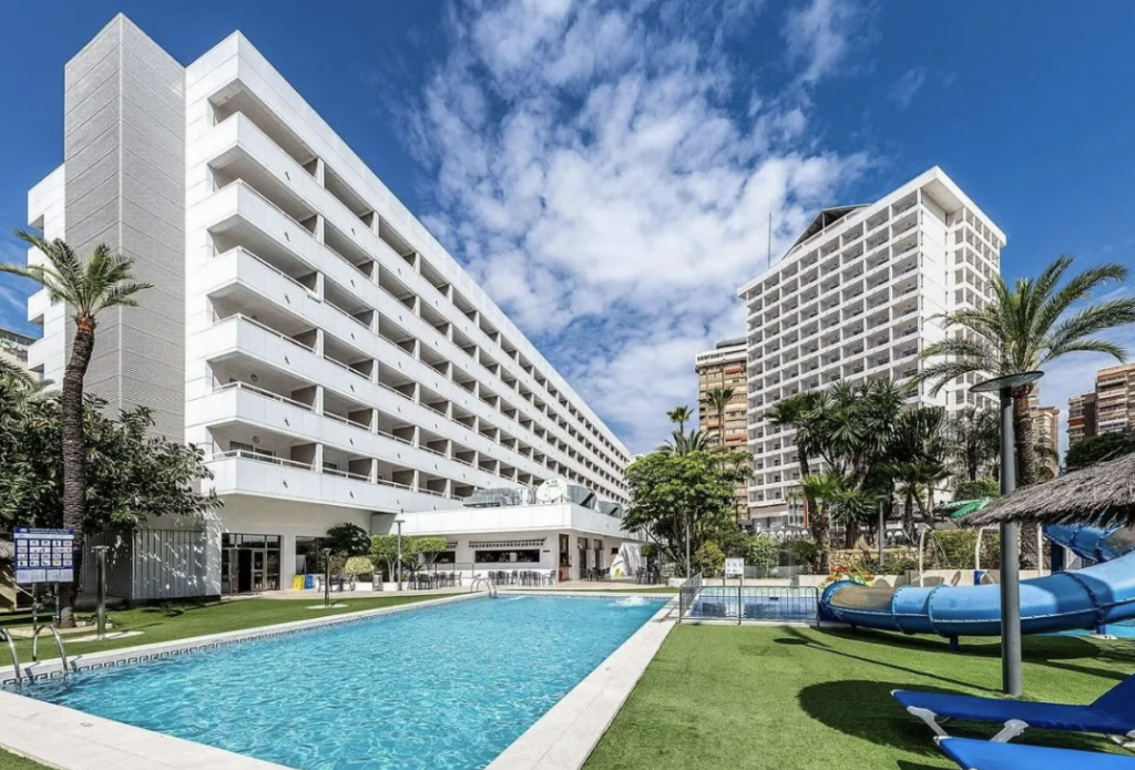 Benidorm Hotel Roof COLLAPSES, Injuring Seven Holidaymakers