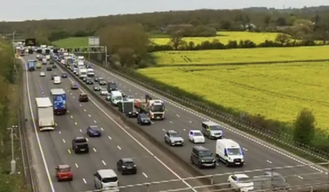 M25 Shut ‘Til Afternoon After Lorry Spills 250 Litres of Fuel