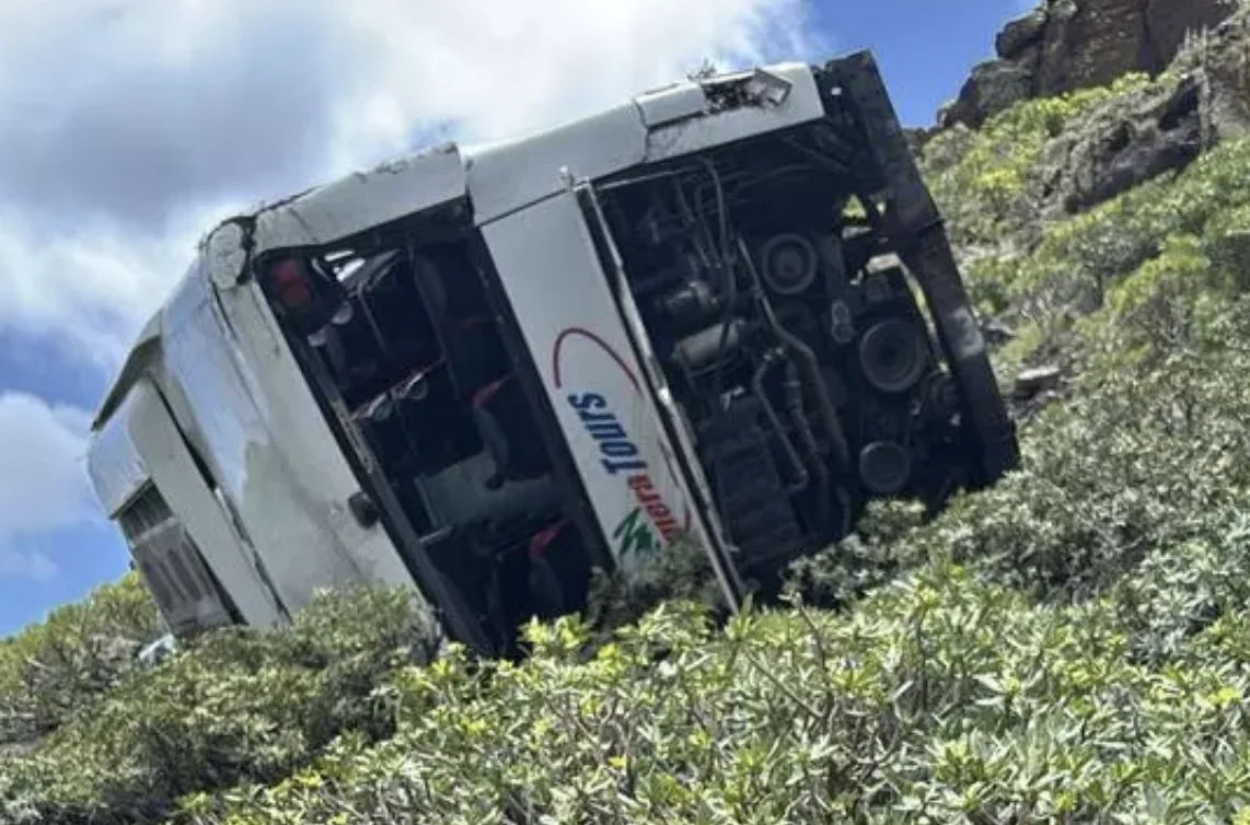 Tragic Coach Crash in La Gomera Kills British Tourist, Injures 14