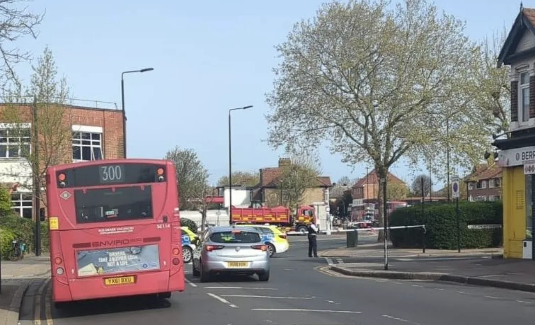 East Ham Chaos: Police Close High Street South Over Suspicious Vehicle