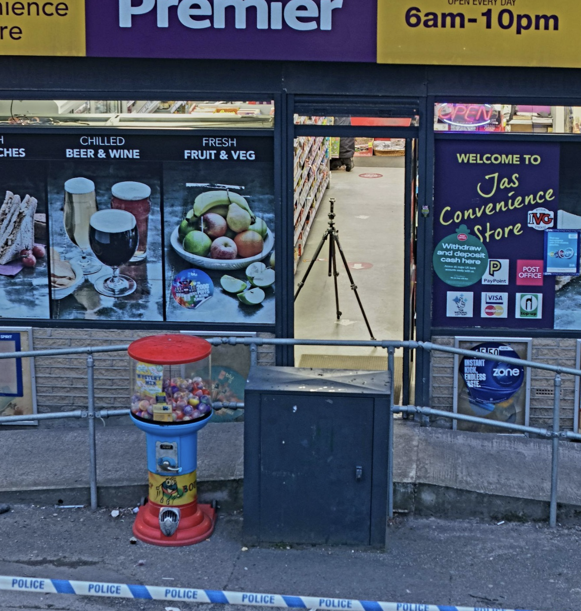 Machete-Wielding Thugs Hold Up Bradford Shop