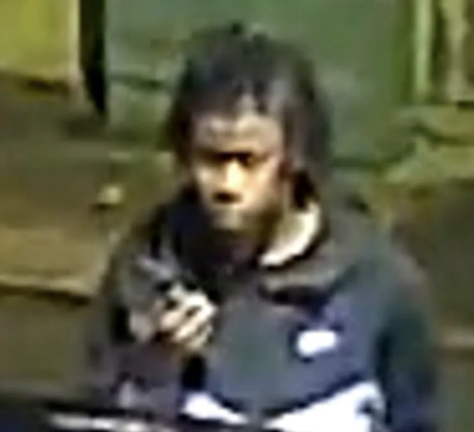 Pickpocket on the Run After Dodgy Mobile Phone Deal in Northampton
