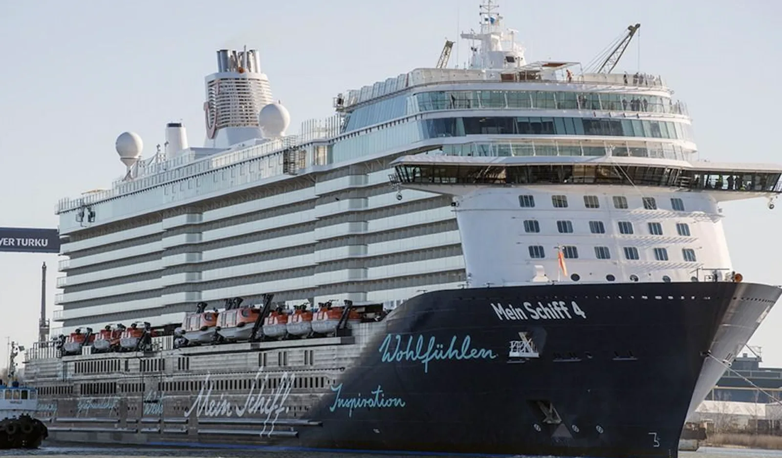 Stranded Cruise Ships Escape Strait of Hormuz, Head Back to Europe