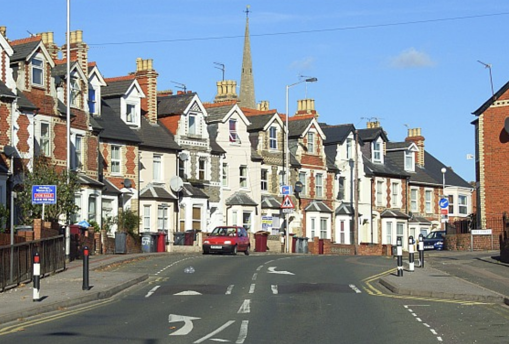 Thames Valley Police Hunt Witness to Reading Knife Robbery