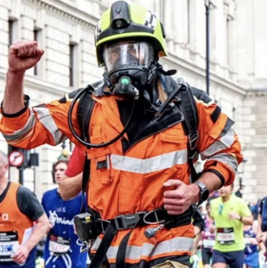 Most marathon runners turn up in tight lycra, a gel belt, and a GPS watch