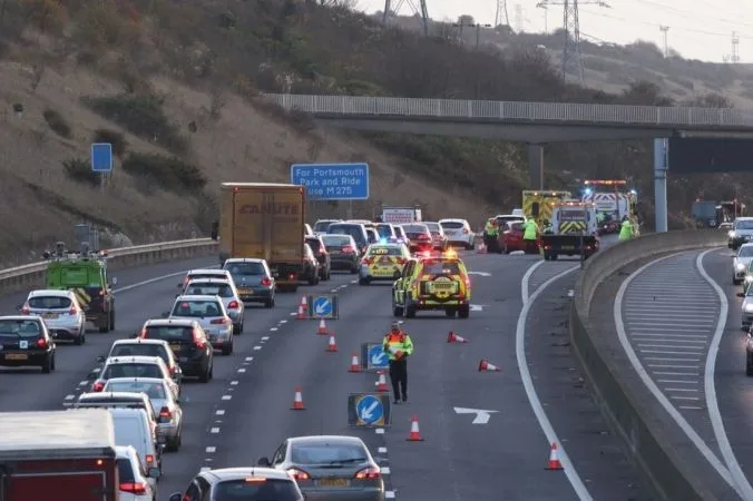 M27 Eastbound Shutdown Near Fareham After Five-Vehicle Crash with Injuries – Two-Hour Delays Expected