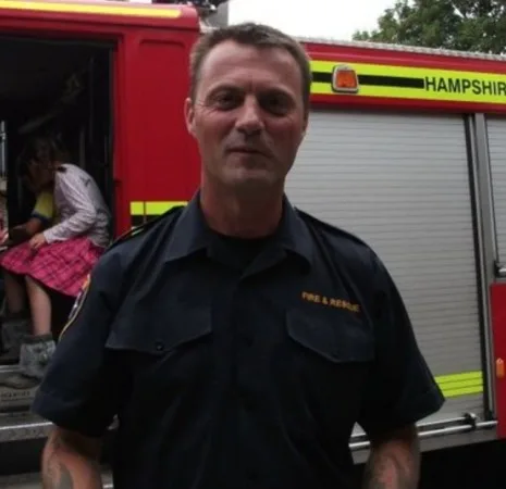 Hampshire Firefighter Rob Porter Seriously Injured in Industrial Digger Accident – Stable After Major Head Injury