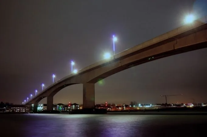 Itchen Bridge Shutdown as Woman Threatens Suicide – Emergency Services Intervene
