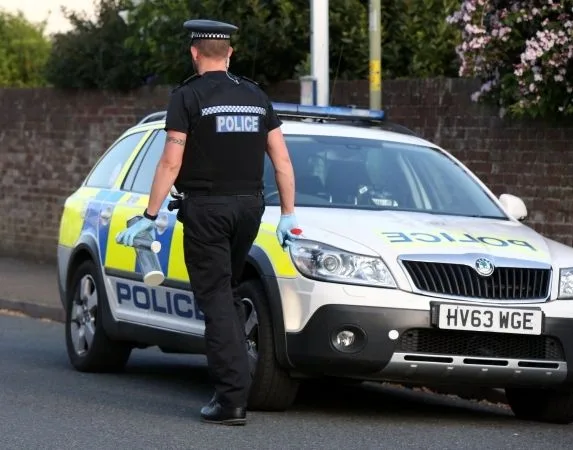 Man Grabs 9-Year-Old Girl’s Ankle in Paulsgrove – Police Launch Urgent Investigation