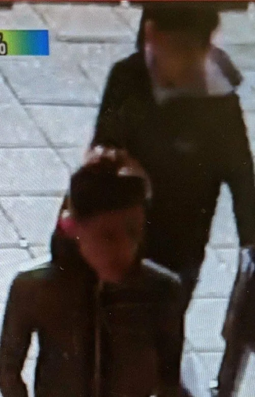 Police Release CCTV of Four Youths in Hedge End Carphone Warehouse iPhone Theft