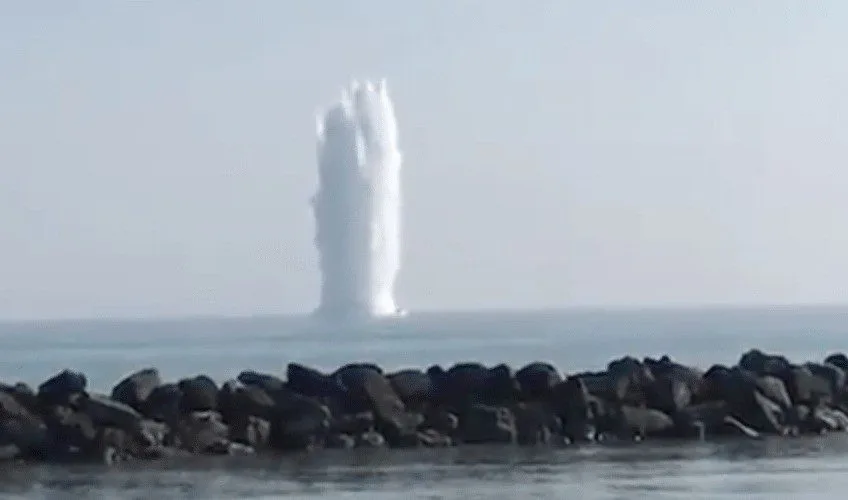 WW2 German Sea Mine Blown Up Off Bognor After Dramatic Elmer Beach Discovery