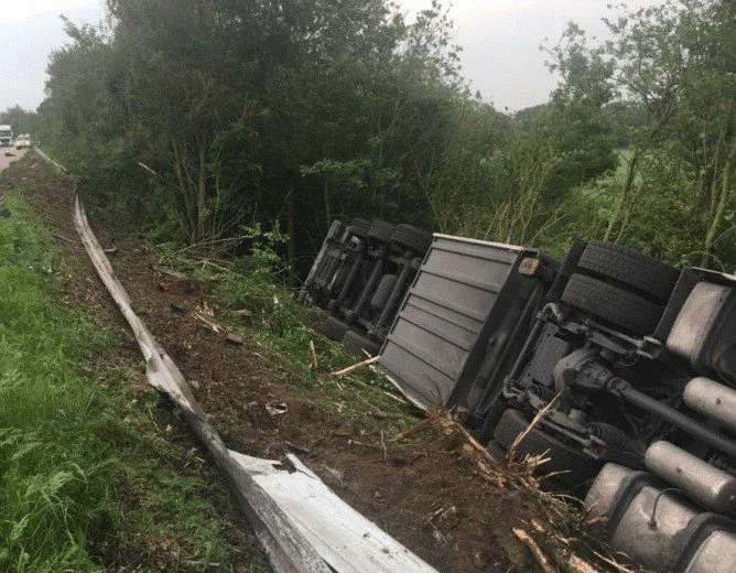 Tyre Blowout Causes HGV Overturn and Lane Closure on M20 Eastbound