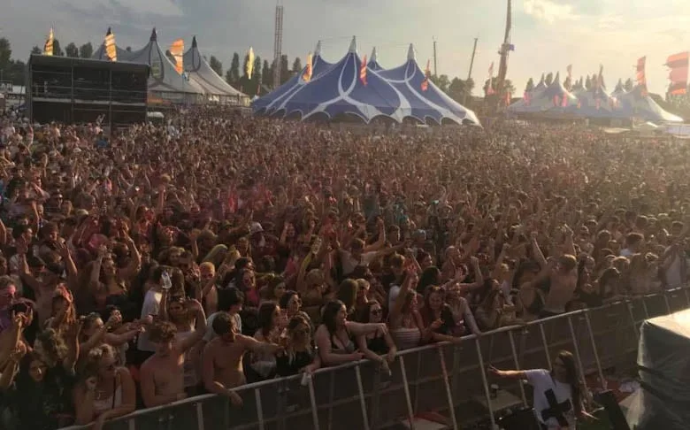 Two Teens Die in Suspected Drug Scare at Portsmouth Mutiny Festival – Police Investigate