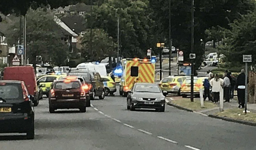 Teen, 15, Fighting for Life After Stabbing in Mottingham – Police Hunt Attacker