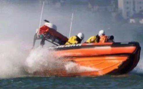 Ryde Rescue Races to Save Drifting Boat After Mooring Breaks in Seaview