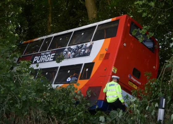 Oakley Bus Crash Leaves Three Seriously Injured – Police Search for Witnesses