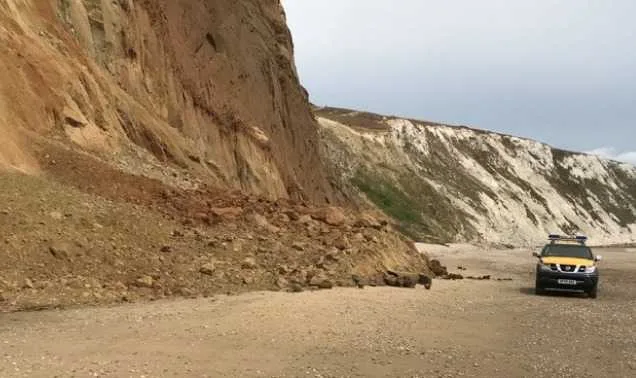 9-Year-Old Girl Killed in North Yorkshire Cliff Fall as Teen Injured in Isle of Wight Rockfall – UK Coastguard Urges Extreme Caution
