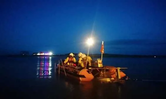 Kayaker Rescued After Stranding on Portsmouth Mud Banks in Lifeboat Rescue