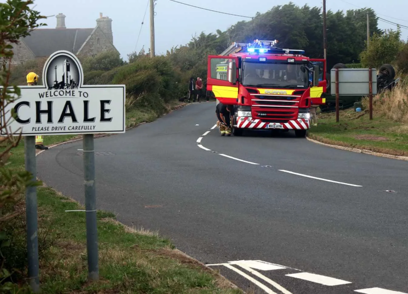 Land Rover Flips Near Chale Sign in West Wight Crash – Two Escape Unharmed