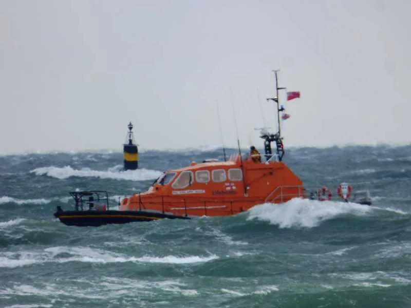 Bembridge Lifeboat Battles Rough Seas to Rescue Unwell Skipper’s Yacht Off Isle of Wight