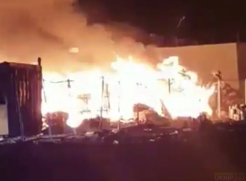Massive Fire Erupts at Rainham Industrial Estate – 80 Firefighters Battling Huge Metal and Plastic Blaze
