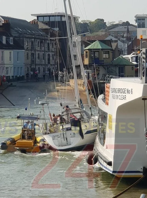 Floating Bridge in collision with a yacht on the Isle of Wight