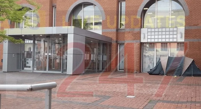 Homeless Pair Camp Outside Reading Council HQ Demanding Emergency Shelter as Winter Looms