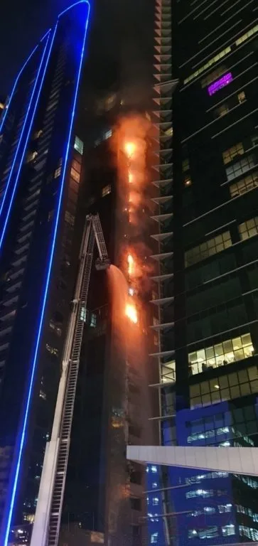 Massive Blaze Engulfs Dubai’s Duja Tower Opposite World Trade Centre – Emergency Crews Rush In