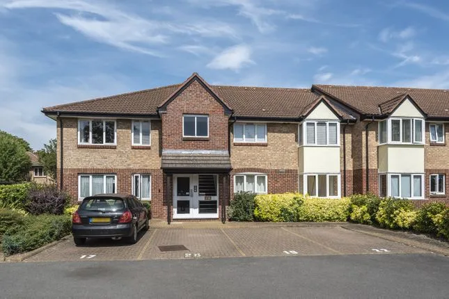 Hammer Attack Horror: Two Men Seriously Injured in Shepperton Court Brawl