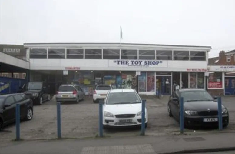 Brutal Late-Night Assault in Trowbridge Leaves Man Hospitalised with Serious Facial Injuries – Police Urge Witnesses to Come Forward