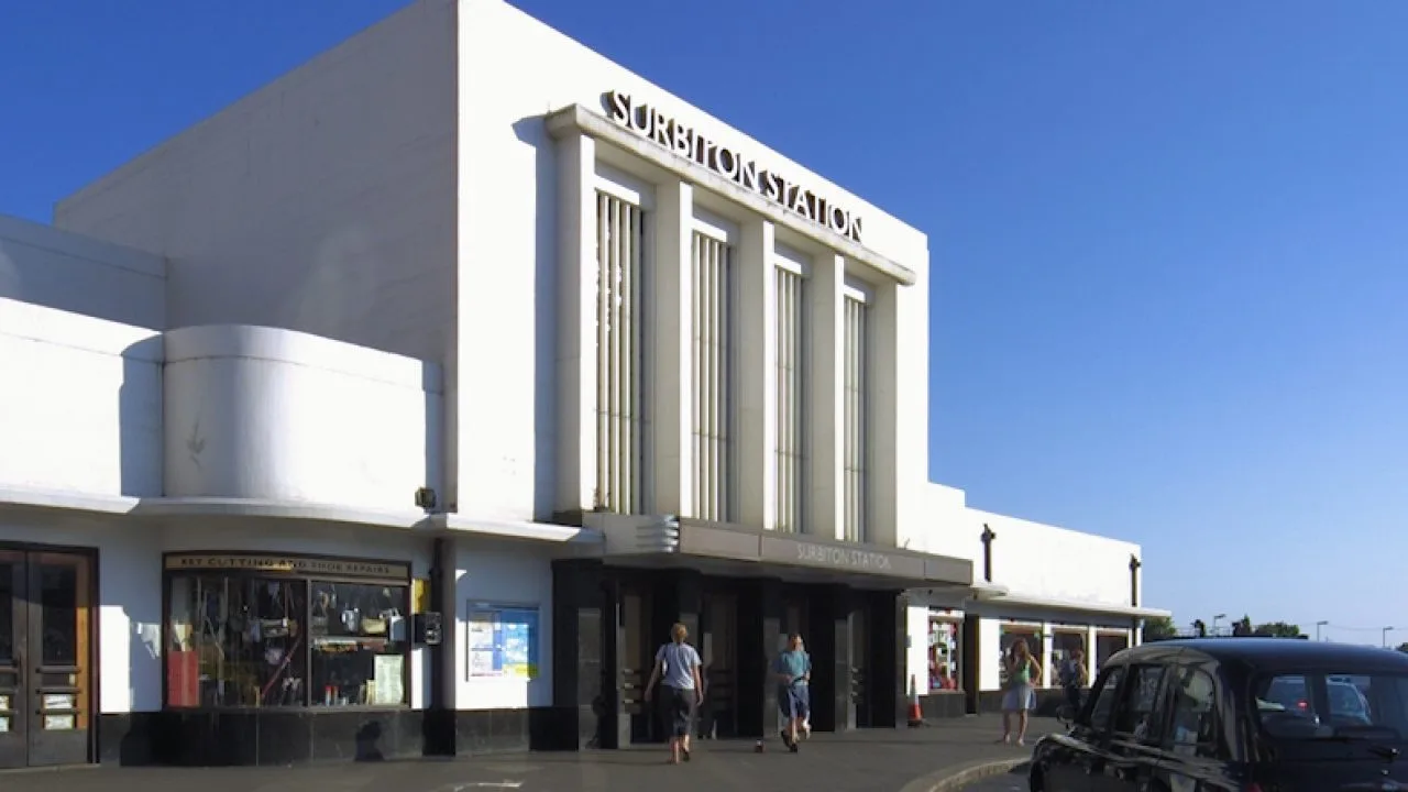 Rail Worker Dies in Tragic Incident Near Surbiton Station – Police Appeal for Witnesses