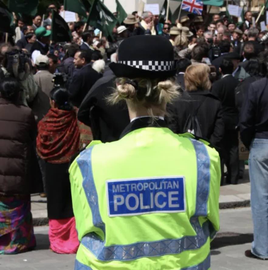 Four Charged with Assaulting London Emergency Workers Amid Rising Violence