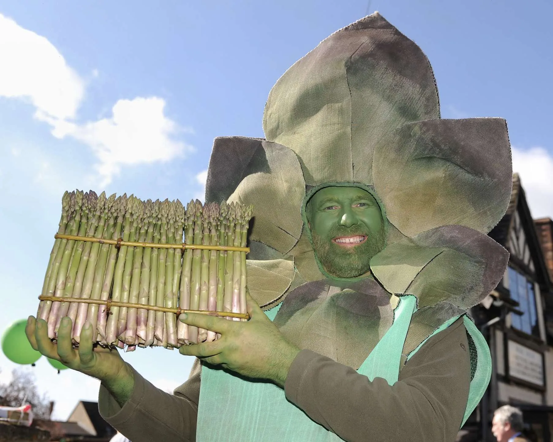 Nearly 1,000 Asparagus Spears Delivered to Worcestershire Royal in NHS Thank You on National Asparagus Day