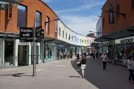 Shock Fremlin Walk Assault: Man Punches Couple Then Sips Coffee in Broad Daylight