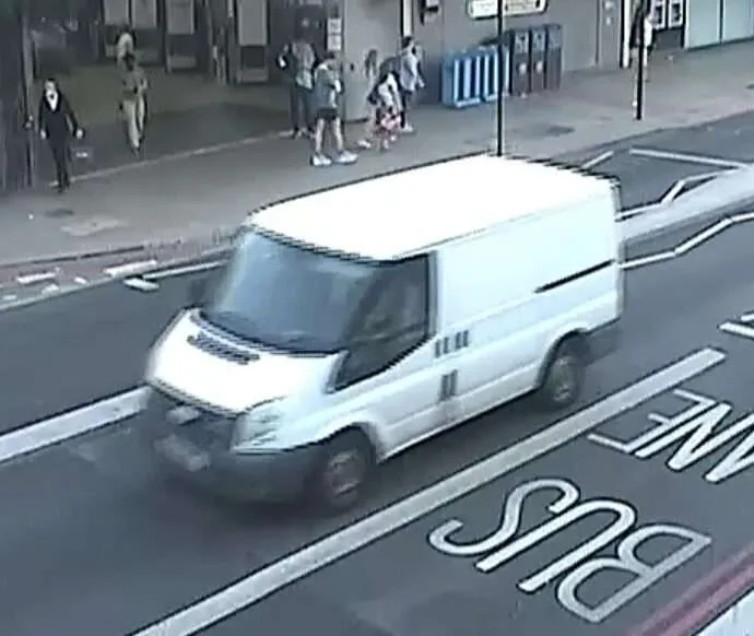 Rotherhithe Traffic Light Brawl: Police Hunt Black Hatchback and White Van After Violent SE16 Altercation