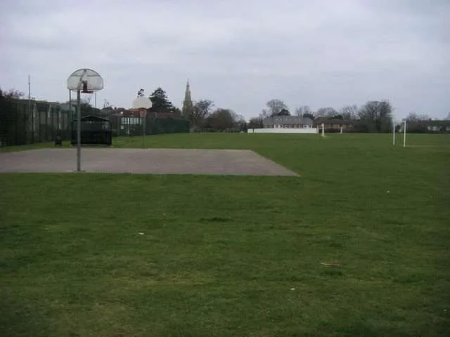 Creepy Attacker Grops Teen in Southampton’s Mayfield Park – Police Urge Witnesses to Come Forward