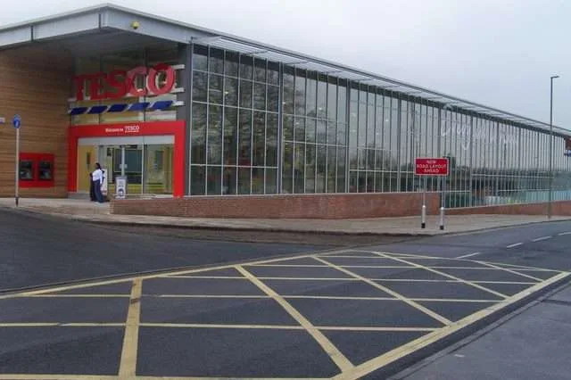 Bomb Scare Sparks Tesco Evacuation in Fareham Town Centre – Bomb Squad on Scene